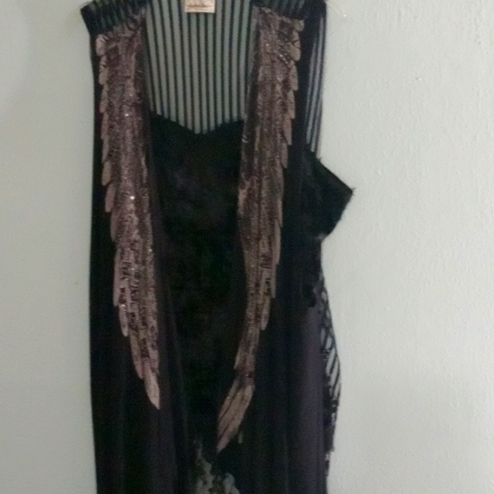 Cape - Picture 2 of 3
